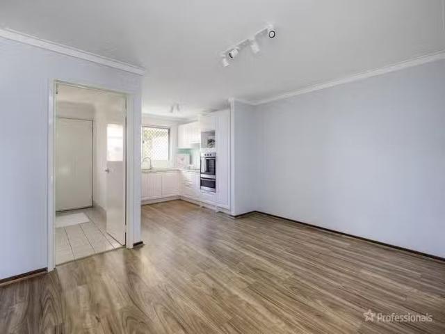 Cozy 8/36 Horslay Way, Noranda, WA 6062