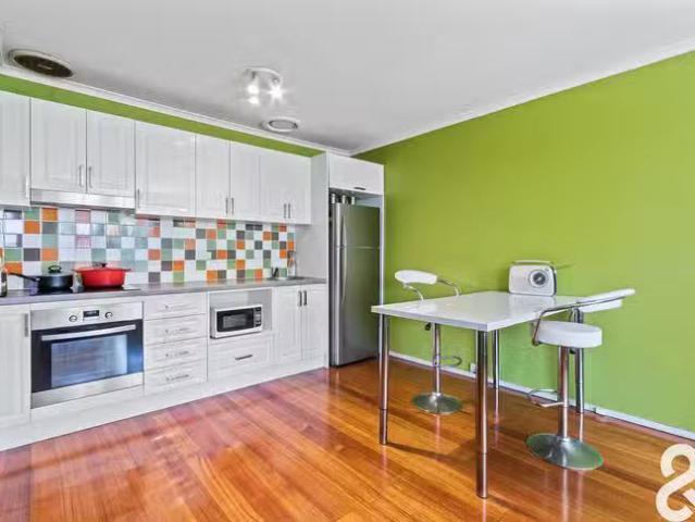 Cozy 8/36 Willoughby Street, Reservoir, VIC 3073