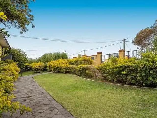 Unique 8/30 Lorraine Place, Hamilton Hill, WA 6163