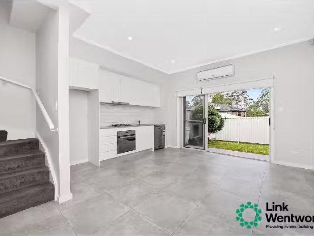 For Rent! 8/30 Reserve Road, CASULA Townhouse for rent Listed.