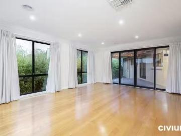 Charming 85 Stradbroke Street, Deakin, ACT 2600