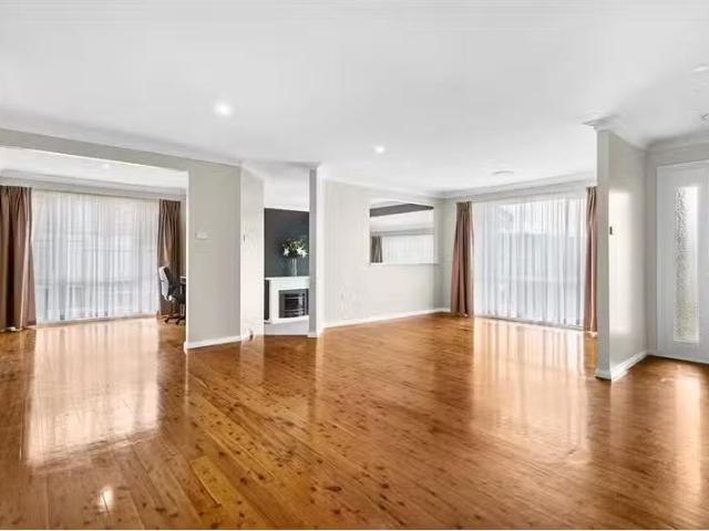 Rental! 86 Coachwood Drive, CORDEAUX HEIGHTS House for rent L.