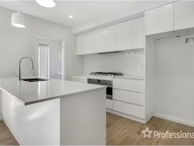 Nice 86 Shaw Street, Wagga Wagga House for rent Listed by Kia.