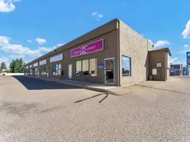 Charming 8 3295 Dunmore Road Se, Medicine Hat, AB, T1B 3R2 c.
