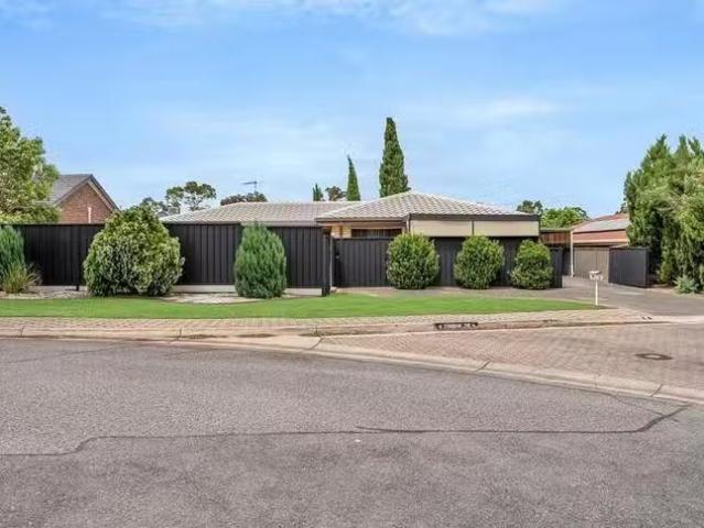 Cozy 8 Tobruk Drive, Salisbury Heights, SA 5109
