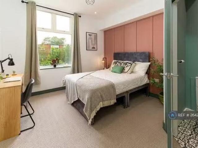 Charming 8 BA 1 bedroom house share for rent in Walmersley Roa.