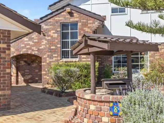 Cozy 8 Castle Court, KALLAROO, WA 6025 House for Rent