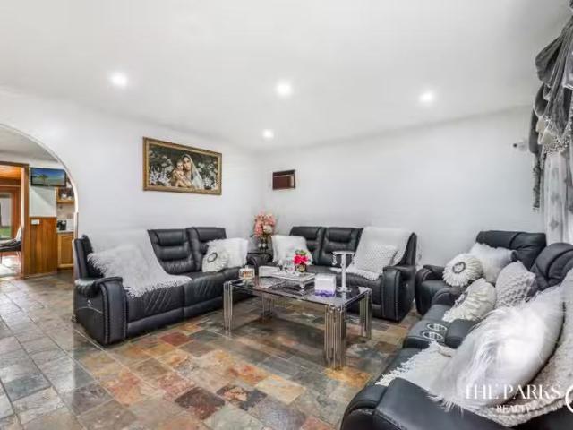 Charming 8 Cheyenne Road, Greenfield Park NSW 2176