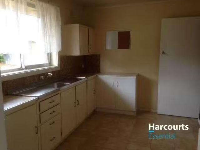 Cozy 8 Fortress Street, ELIZABETH DOWNS, SA 5113 House for R.