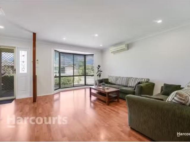 Unique 8 Gallagher Street, St Helens Park House for rent List.