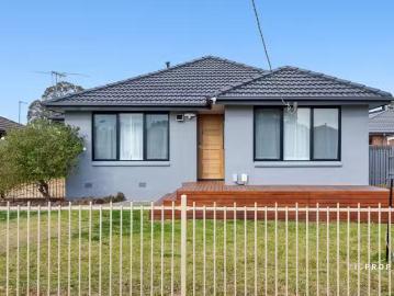 Nice 8 Gladstone Grove, Melton VIC 3337