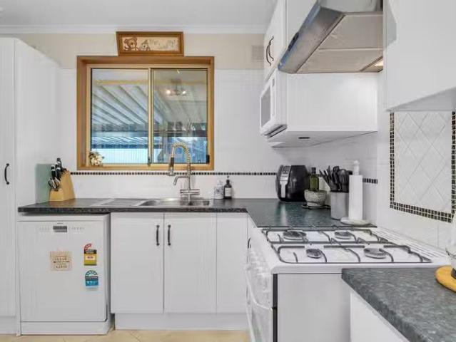 Cozy 8 Johnswood Drive, Salisbury Park, SA 5109