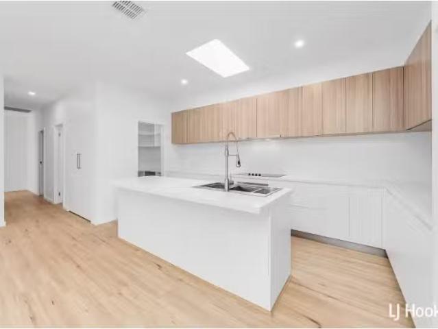 Charming 8 Kissel Close, STRATHNAIRN House for rent Listed by.