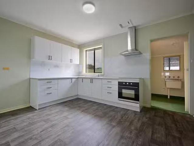 Charming 8 Loring Street, Whyalla Stuart, SA 5608