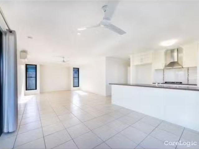 Cheap 8 Montgomery Street, Rural View, QLD 4740