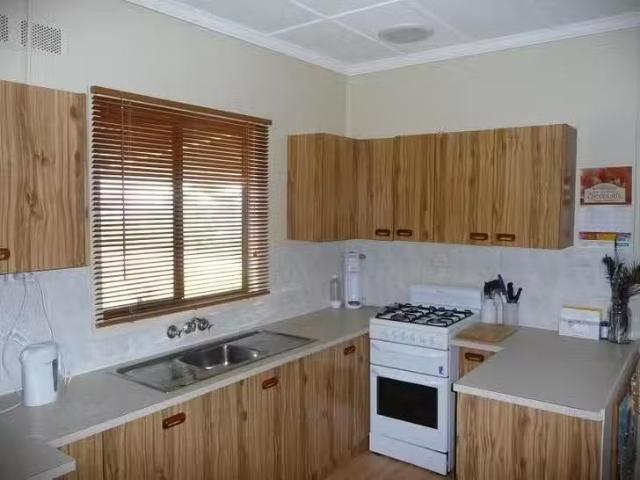 Charming 8 Mott Street, Tailem Bend, SA 5260