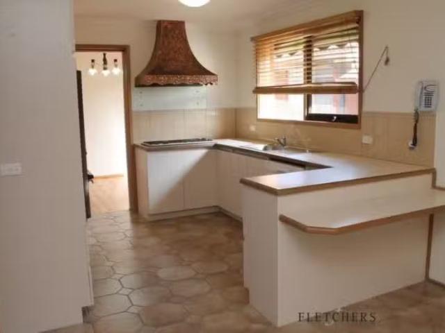 Cheap 8 Nandina Close, Warranwood VIC 3134 House For Lease