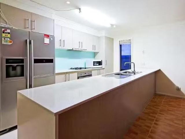Charming 8 Regent Close, Burnside Heights VIC 3023
