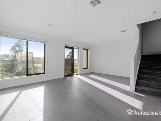 Charming 8 Short Walk, Sunbury, VIC 3429