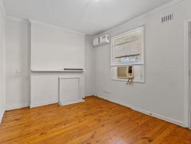 Charming 8 Stakes Crescent, Elizabeth Downs, SA 5113