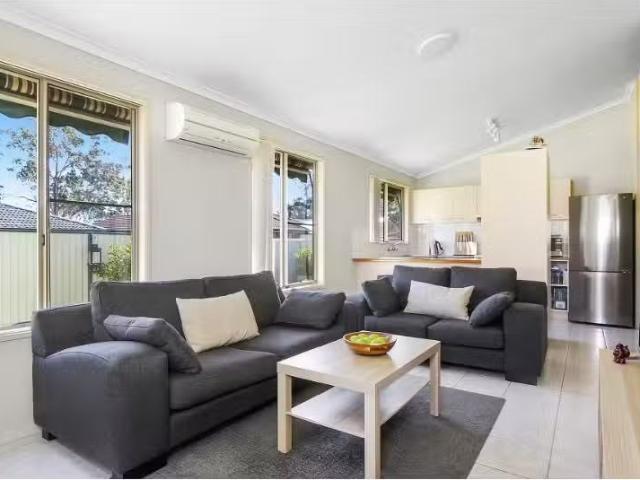 Rental! 8A Garnet Street, Bossley Park Apartment for rent Lis.