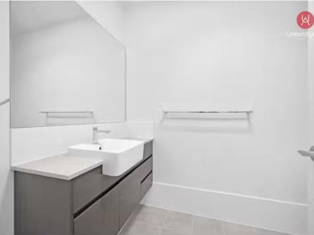 Cheap 8a Eber Ave, ELIZABETH HILLS House for rent Listed by D.