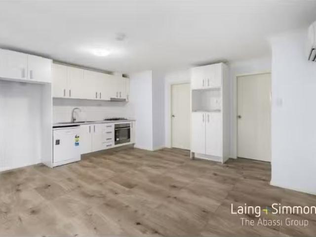 Cheap 8A Langley Place, Blackett House for rent Listed by Con.