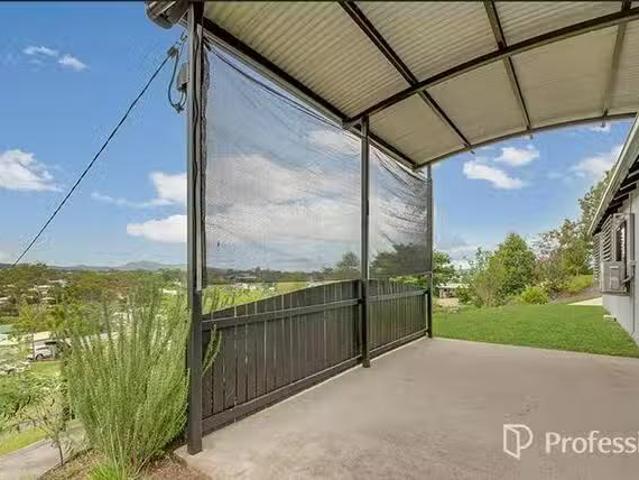 Nice 8A Robertson Close, New Auckland, QLD 4680