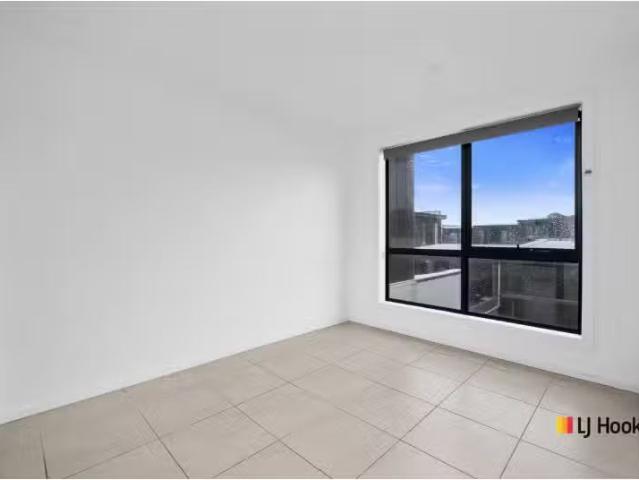 Rental! 90 Bernard Heinze Avenue, Moncrieff Townhouse for rent.