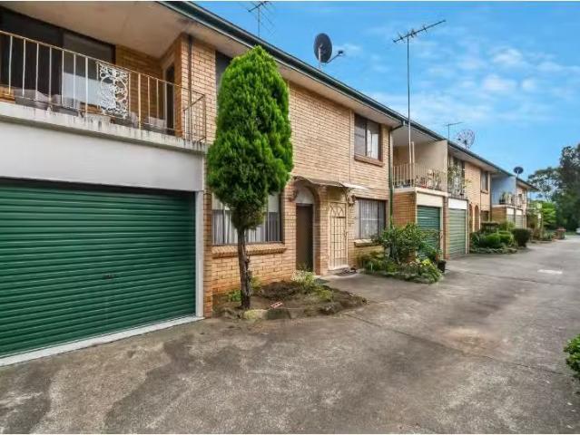Deal! 9/106 Wattle Avenue, CARRAMAR Townhouse for rent Listed.
