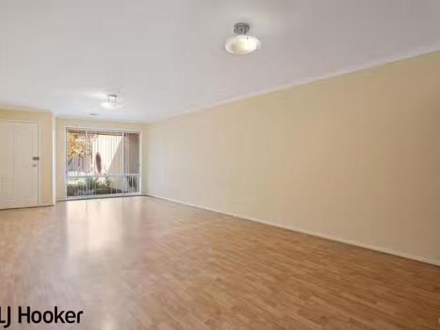 Charming 9/10 Federal Highway, Watson, ACT 2602