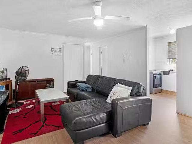 Just in! 9/28 Hunter Avenue, Labrador, QLD 4215