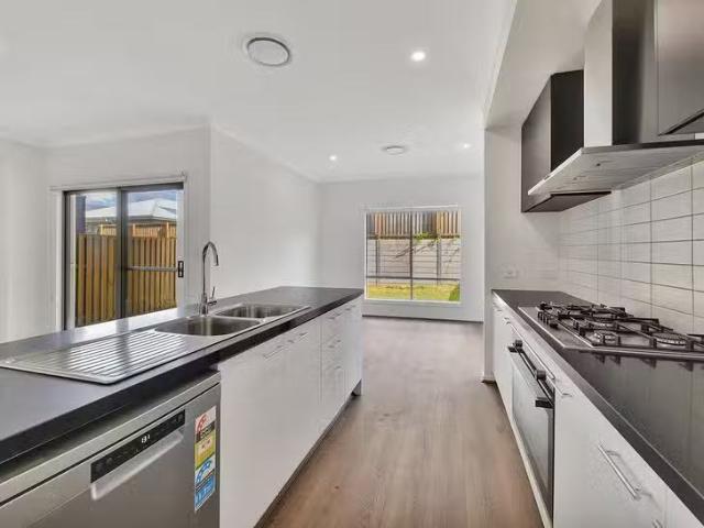 Unique 95 Brentford Road, Richlands, QLD 4077
