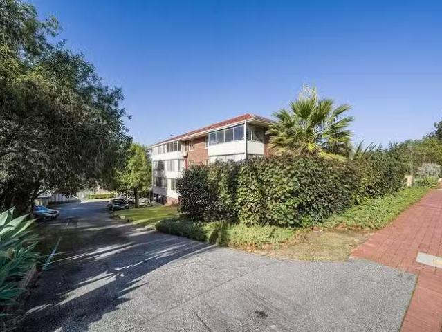 Just in! 9/68 Broadway, Crawley, WA 6009