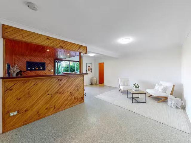 For Rent! 994B South Pine Road, Everton Hills, QLD 4053
