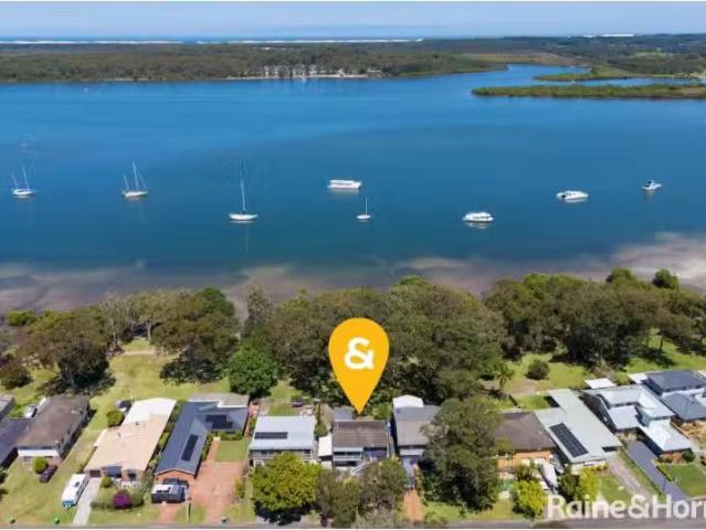 Charming 99 John Parade, LEMON TREE PASSAGE House for rent Li.
