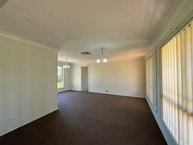 Unique 99 Websdale Drive, DUBBO House for rent Listed by Tina.