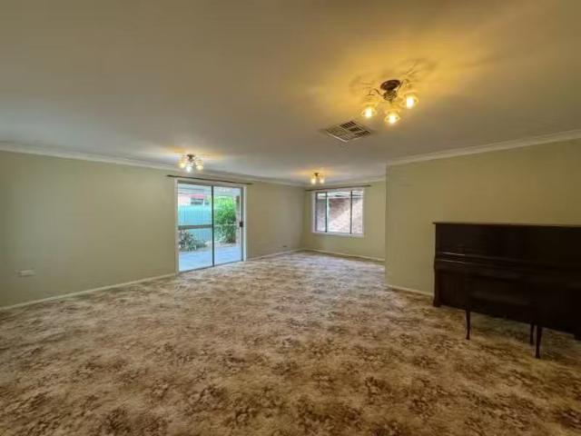 Rental! 9 Belmore Place, Dubbo House for rent Listed by Tina.