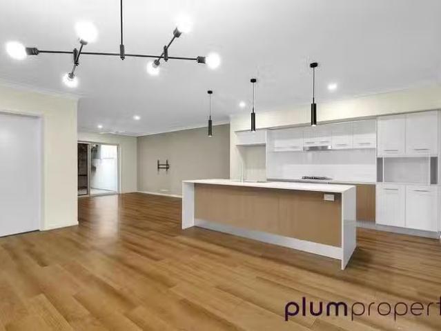 Deal! 9 Central Avenue, Mount Ommaney, QLD 4074