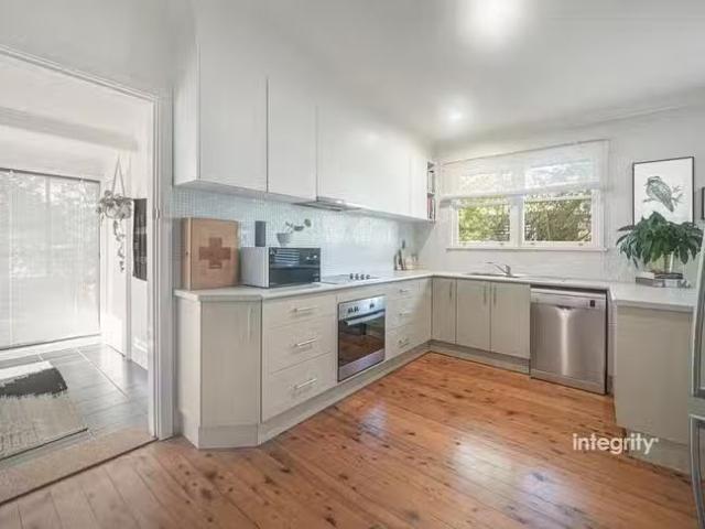 Charming 9 Hewlett Avenue, North Nowra, NSW 2541