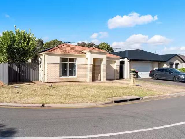 Just in! 9 Oakwood Circuit, Munno Para West, SA 5115