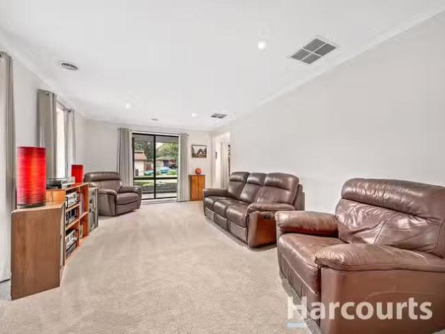 Cheap 9 Petersfield Court, Boronia, VIC 3155