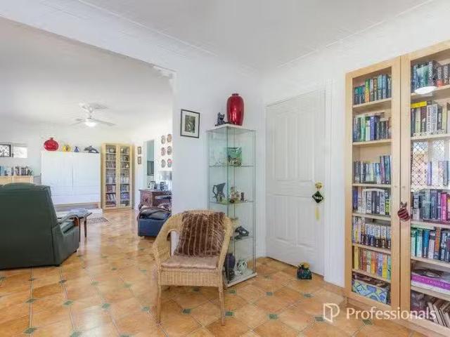 Cheap 9 Pine Tree Close, Armadale, WA 6112