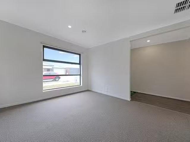 For Rent! 9 Ross Parade, Wallan, VIC 3756