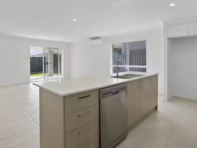 Nice 9 Spoonbill Avenue, WARNERVALE House for rent Listed by.