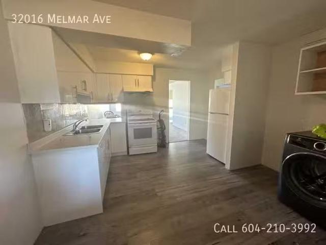 Charming Corner Lot Duplex! 32016 Melmar Ave
