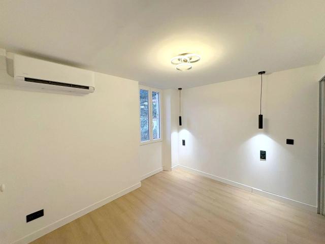 Rental Apartment Châteauneuf Villevieille