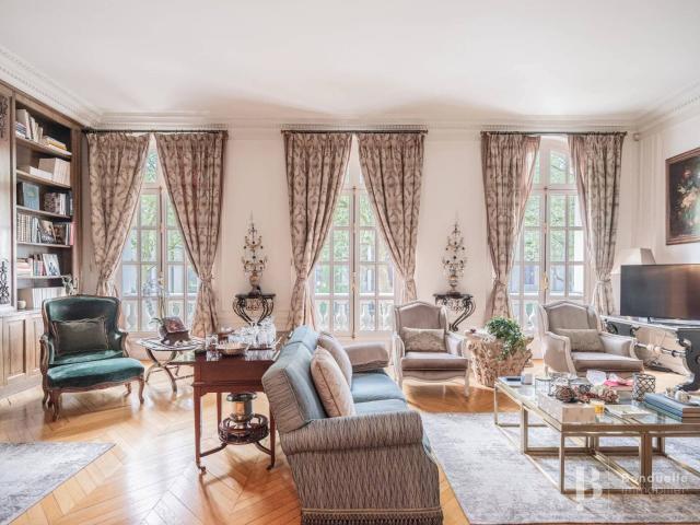 Rental Apartment Paris 16th Porte Dauphine