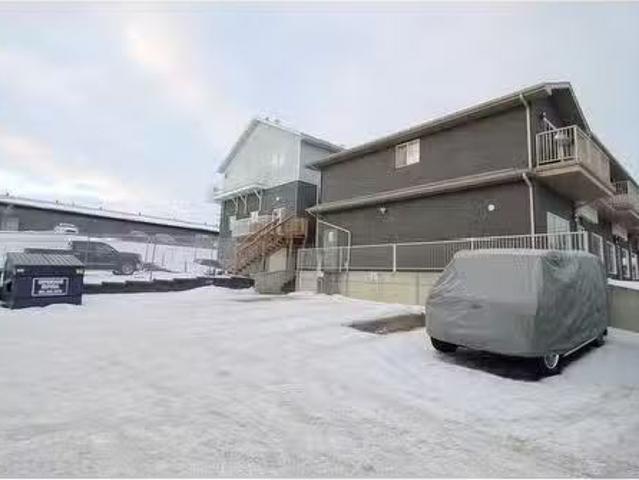 Unique Avenue, Sylvan Lake, AB, T4S 1J9 commercial for lease.