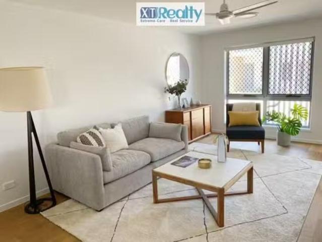 Unique B/15 Alter Street, Wynnum West, QLD 4178